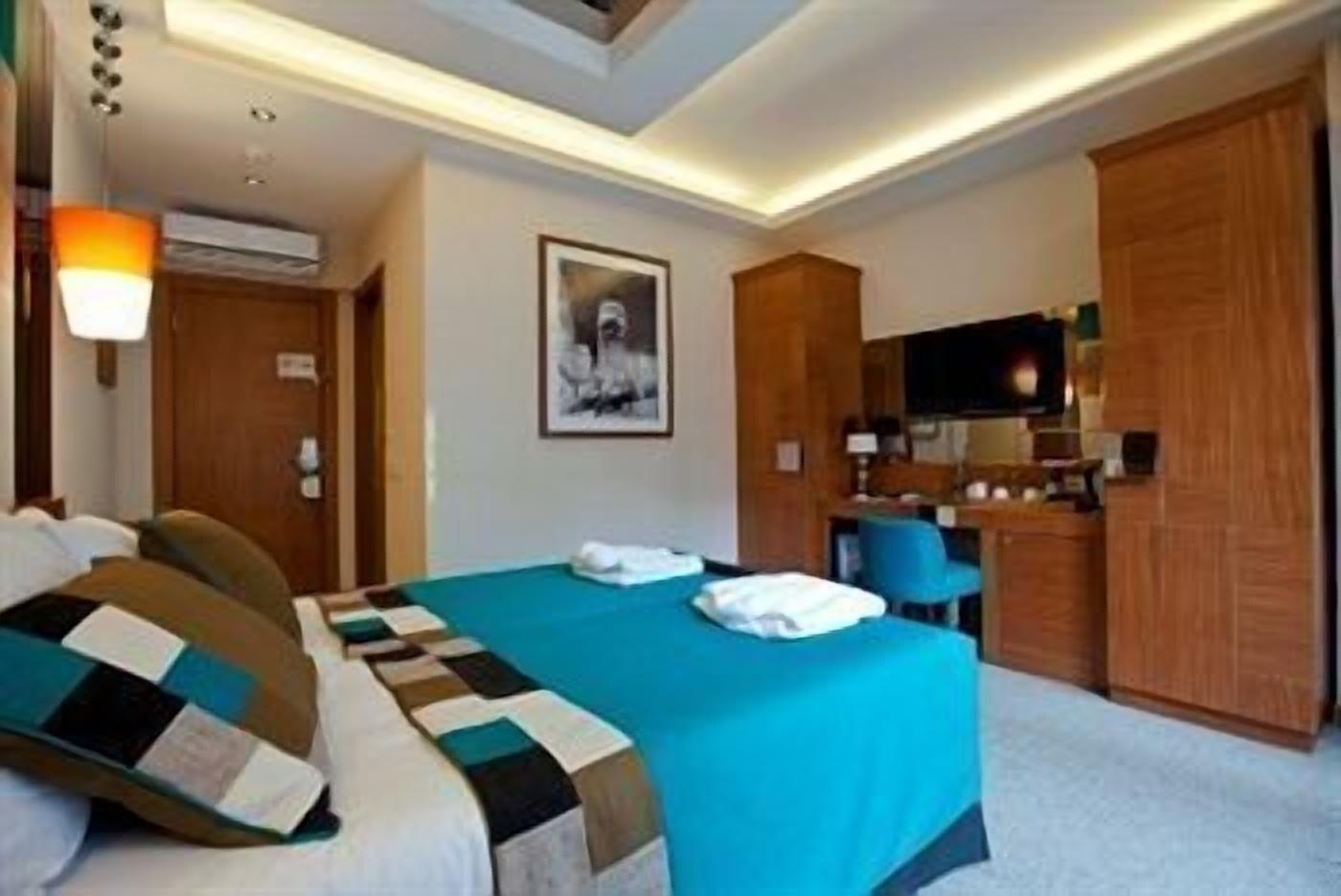 Collage Taksim Hotel Istanbul Exteriör bild