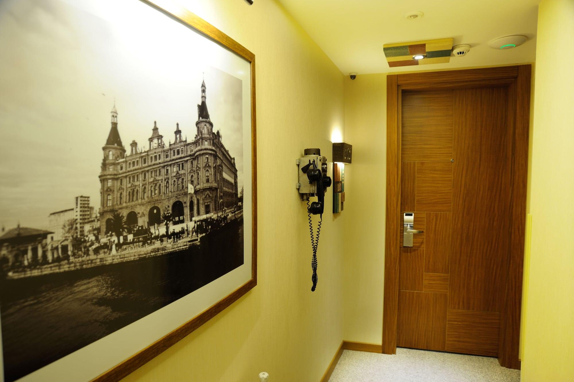 Collage Taksim Hotel Istanbul Exteriör bild