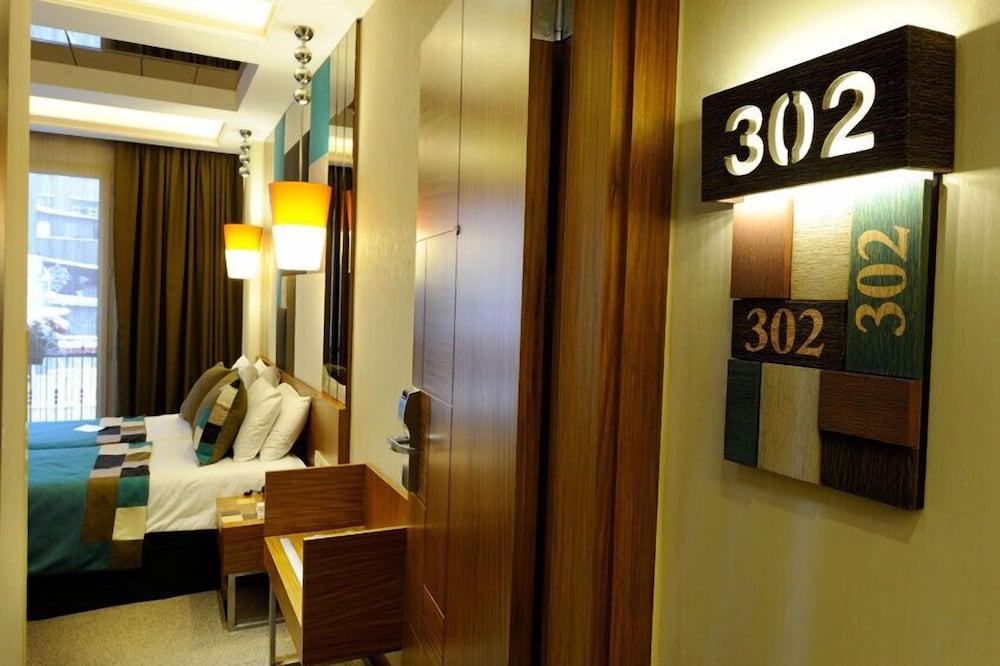 Collage Taksim Hotel Istanbul Exteriör bild